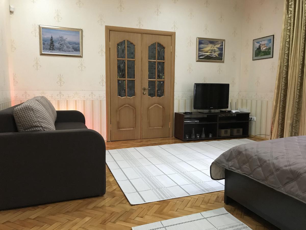 Large Apartment In The City Center Mukacheve Exterior photo