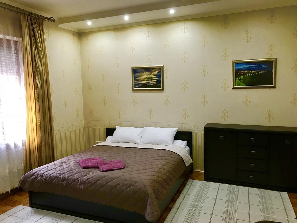 Large Apartment In The City Center Mukacheve Exterior photo